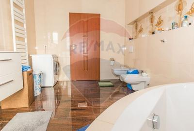 Casă individuală cu 6 camere cu Teren 1071 Mp în Central - 39