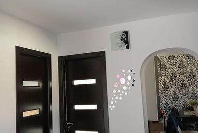 Apartament cu 3 camere decomandat în Central - 1