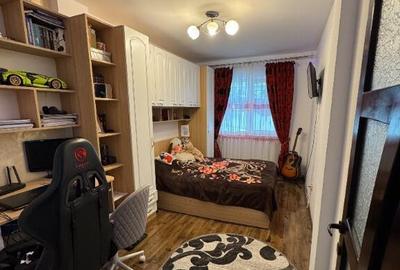 Vand apartament cu 3 camere et 1 - 7