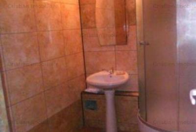 Casă cu 14 camere cu Teren 330 Mp în Central