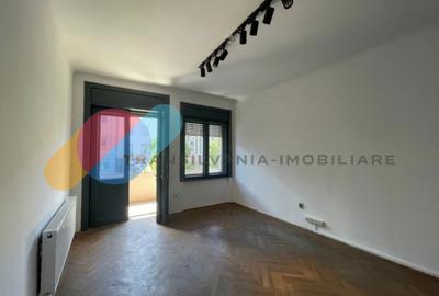 Apartament cu 4 camere decomandat în Central - 2