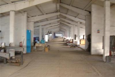 Inchiriem cladirea industrial de 2200 mp. - 2