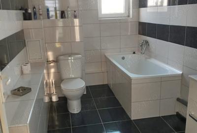 Casă cu 6 camere cu Teren 1000 Mp în Șofronea