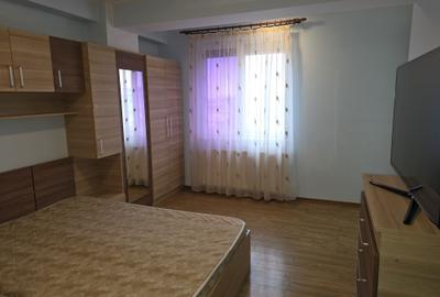 Apartament cu 3 camere decomandat în Teilor - 2