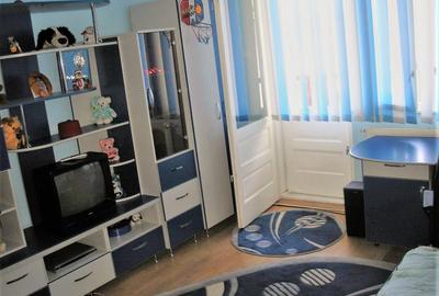 Apartament cu 3 camere decomandat în Gruia