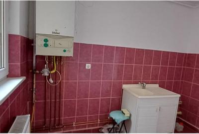 Apartament 2 camere ,etaj intermediar,Calea Bucuresti - 10