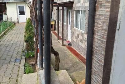 Casa Micro 17 toate utilitatile,3 camere,350 mp teren - 1