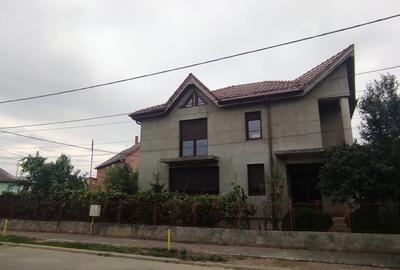 Casă cu 4 camere în Central - 6