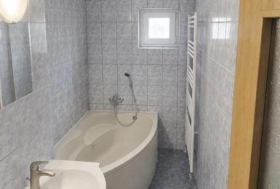 Apartament cu 4 camere decomandat în Triaj - 1