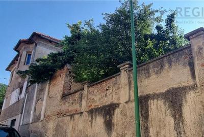 Apartament de doua camere la casa , cu gradina zona centrul