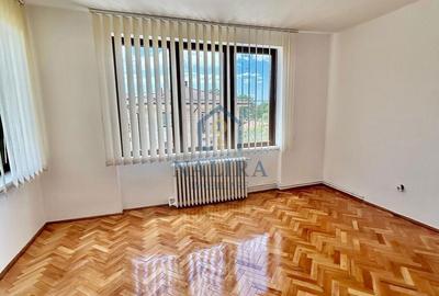 Casă cu 4 camere în Central - 1