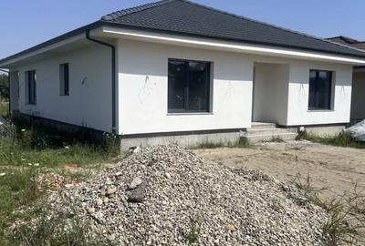 Casă cu 3 camere cu Teren 560 Mp în Central