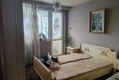 Apartament cu 4 camere decomandat în Central