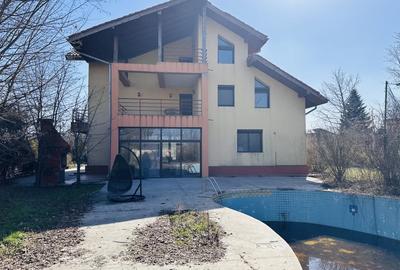 Casă individuală cu 7 camere cu Canalizare în Roșu - 3