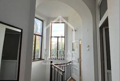 Casa formata din 2 apartamente, 2 garaje,  3 bai - zona Trei Stejari - 13