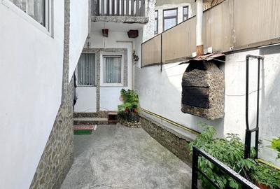 Casă individuală cu 9 camere în Schei