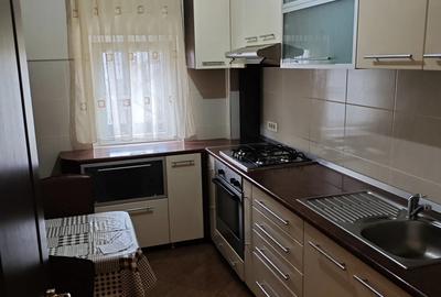 Apartament cu 3 camere semidecomandat în Central - 2