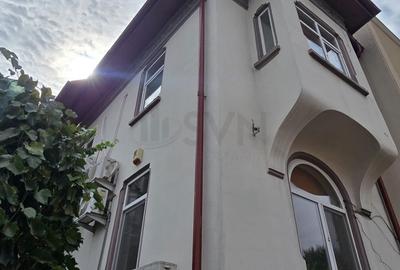 Casă individuală cu 9 camere cu Canalizare în Moșilor - 1