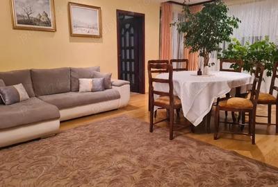 Apartament cu 3 camere decomandat în Central - 1