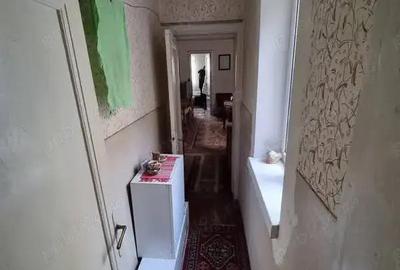 A 42 Proprietarul vinde apart 2 camere in vila linga Casa Memoriala George Bacovia, zona centrala - 14