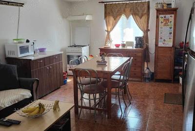Casa de vanzare mobilat si cu bonuri, annexa, garaj, livada de pruni si cu masina - 4