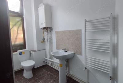 Spațiu comercial, de 200 mp, în Central - 7