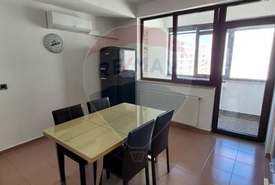 Apartament cu 3 camere semidecomandat, mobilat în Tractorul - 11