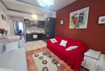 Tatarasi - Ateneu - Piata Chirila, apartament 2 camere cu geam la baie.