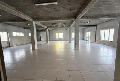 Spațiu comercial, de 2,000 mp, în Central - 2