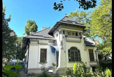 Casă cu 8 camere cu Canalizare în Dorobanți - 1