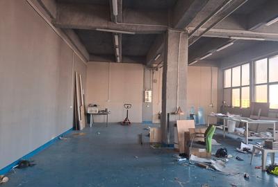 Spațiu industrial, în Titan - 2