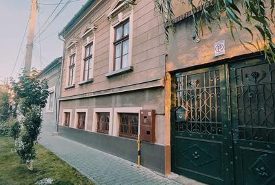 Casă cu 4 camere cu Teren 293 Mp în Central - 1