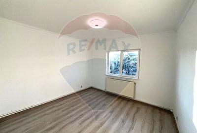Apartament cu 3 camere de vânzare strada BICAZ zona URA - 2