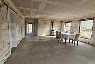 Casa individuala, cu 3 camere,140 mp,670 mp teren,Ghirbom - 2