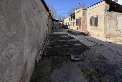 Casă cu Teren 490 Mp în 23 August - 1