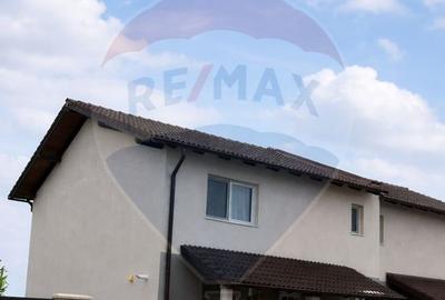 Casă cu 4 camere cu Teren 492 Mp în Cetate