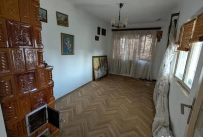 Casă cu 3 camere cu Canalizare în Central - 2