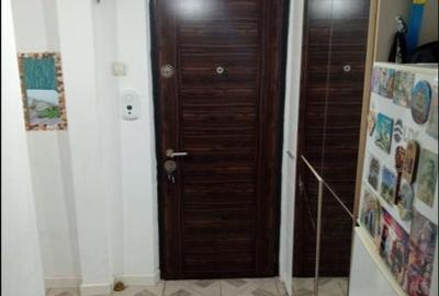 Apartament cu 2 camere decomandat în CET - 8