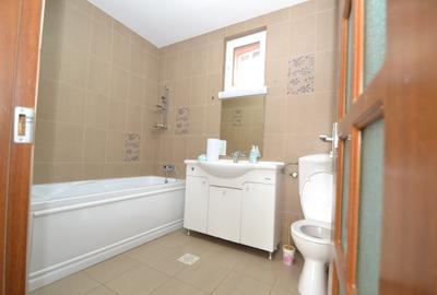 Casa zona Blascovici, 5 camere, 3 bai, 3 intrari - 9