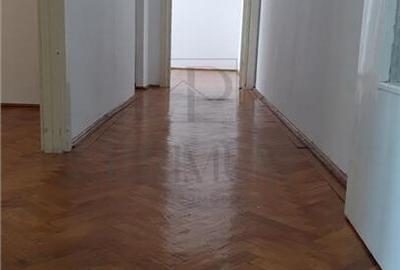 Apartament cu 3 camere semidecomandat în Favorit - 2