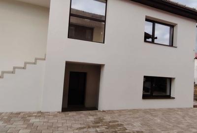 Casă cu 4 camere în Central - 3