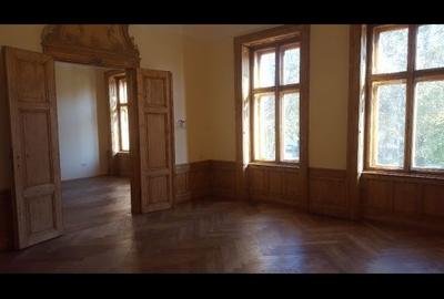 Apartament cu 3 camere semidecomandat în Central - 3