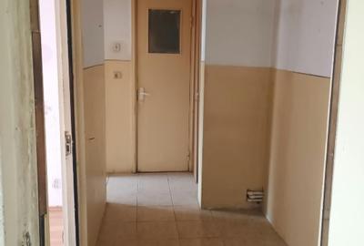 Apartament cu 3 camere decomandat în Giurgiului