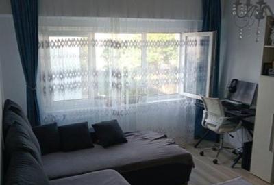 Apartament cu 2 camere decomandat în CET - 3