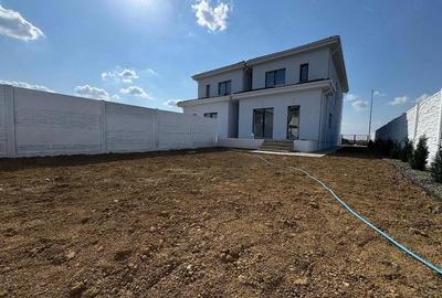 Casă cu 4 camere cu Teren 285 Mp în Moșnița Veche
