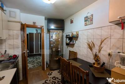 Apartament cu 3 camere decomandat în Micro 4 - 4