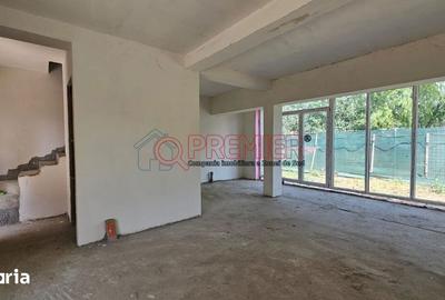 Casă cu 4 camere cu Canalizare în Central