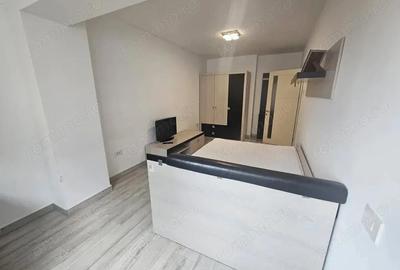 Garsonieră decomandată în 13 Septembrie