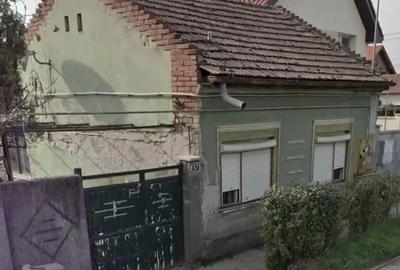 Casa pare mica din fa?a, dar este mare in realitate Are poten?ial mare ?i 5 camere - 1