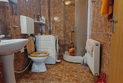 Casă cu 4 camere cu Teren 100 Mp în Florești